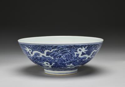 图片[2]-Large bowl with underglaze-blue decoration of billows and nine white dragons, Xuande reign (1426-1435), Ming dynasty-China Archive